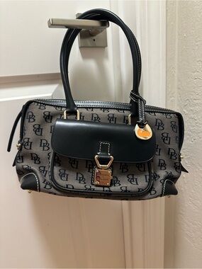 EUC Vintage Dooney & Bourke Black and Gray Signature Satchel